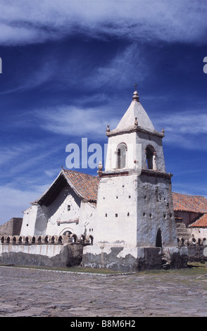 Isluga villaggio chiesa, Isluga Parco Nazionale del Cile Foto Stock