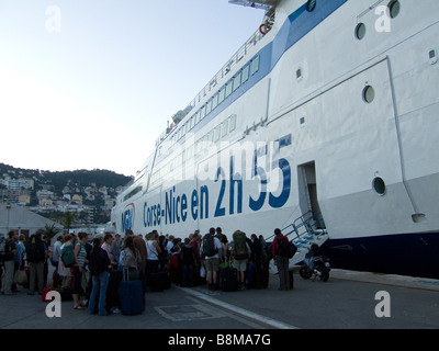 Imbarco sul traghetto tra Nizza e la Corsica. Nizza, Francia Foto Stock