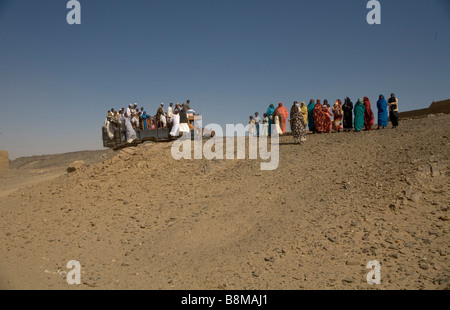 Ospiti di nozze al quarto fiume Nilo catharact regione Nubia Sudan Foto Stock