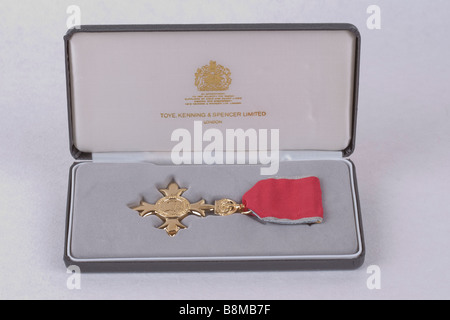 L'ordine dell'Impero Britannico OBE Honours Award medaglia emblema e il nastro nella scatola di presentazione REGNO UNITO Foto Stock