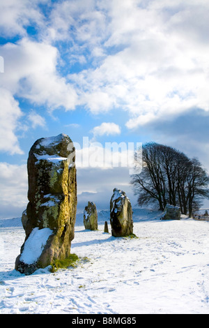 Un inverno nevoso di scena a Avebury nel Wiltshire, Inghilterra REGNO UNITO Foto Stock