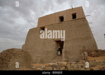 La più antica moschea in Sudan nel vecchio Dongola presso il fiume Nilo. Ex cristiano Makuria unito king palace. La Nubia, Sudan Foto Stock