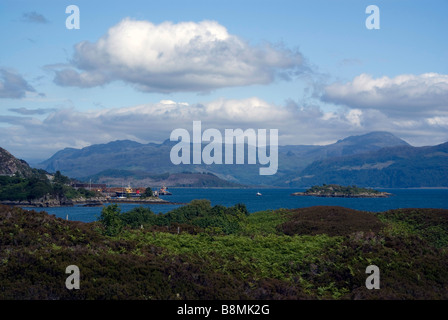 Vista del Loch Alsh e il porto a Kyle of Lochalsh Foto Stock