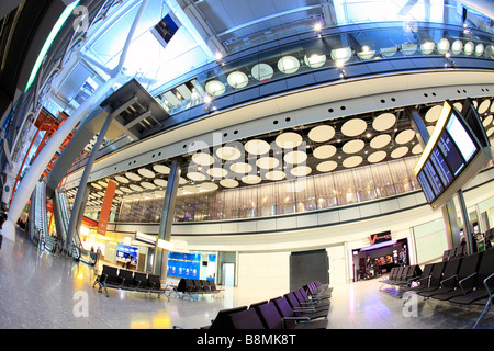 Regno Unito west London Heathrow Airport Terminal 5 sala degli arrivi Foto Stock