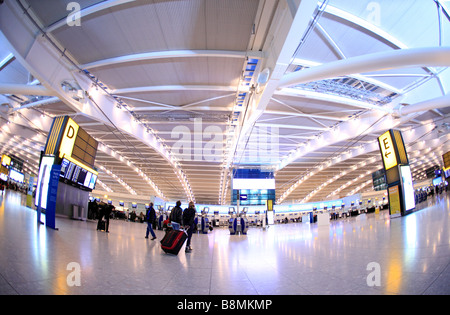 Regno Unito west London Heathrow Airport Terminal 5 sala partenze Foto Stock