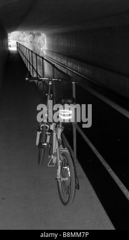 Il cycleway taff sentiero di monmouthshire e brecon canal Parco Nazionale di Brecon Beacons powys GALLES Foto Stock