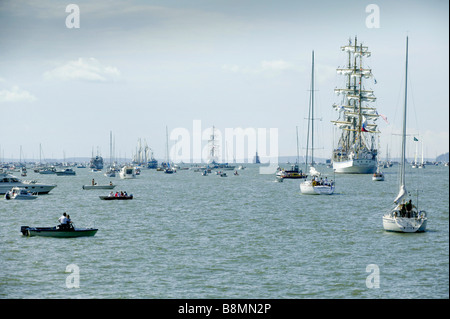 Tall Ships" gare Baltic 2003 Turku. Sfilata di vele, Nadezhda Russia per solo uso editoriale. Foto Stock