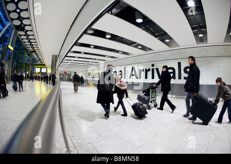 Regno Unito west London Heathrow Airport Terminal 5 sala degli arrivi Foto Stock