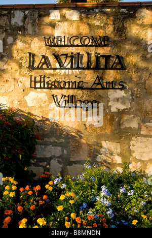 La Villita ingresso marker di segno San Antonio Tx storico villaggio delle arti area dello shopping Foto Stock