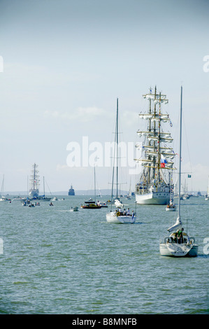 Tall Ships" gare Baltic 2003 Turku. Sfilata di vele, Nadezhda Russia per solo uso editoriale. Foto Stock