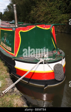 Una barca stretta sulla Oxford canal a Thrupp Foto Stock