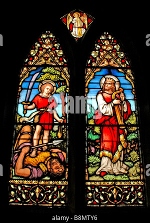 Chiesa macchia vetrate raffiguranti scene della vita di re Davide. Foto Stock