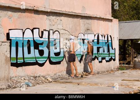 India Andamane e Nicobare Havelock island numero 3 il bazar del villaggio russo viaggiatori grafitti dipinto sulla parete Foto Stock