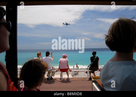 Un giro sul treno turistico Nizza Francia Cote d azzurro Riviera francese Promenade des Anglais Foto Stock