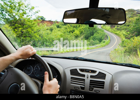 Autostrada di avvolgimento 550 sulla strada fino al Canyon di Waimea appena a nord di Waimea Kauai Hawaii Foto Stock