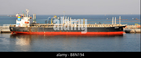 Porto di Fujairah sul golfo dell'Oman per il carico di petroliere dalle vicine raffinerie e impianti di stoccaggio sulla costa orientale degli Emirati Arabi Uniti Foto Stock