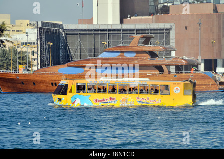 Dubai Creek Amphibious tour in barca autobus e waterfront Foto Stock