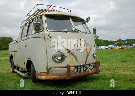 VW split-screen cabina doppia raccoglitore. Van Jamboree, Revesby Park, Lincolnshire, Inghilterra. Foto Stock