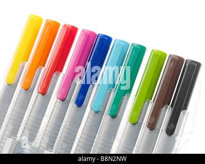 La selezione o la raccolta di fini colorate inchiostro pennino penne isolato sfondo bianco con nessun popolo e un tracciato di ritaglio Foto Stock