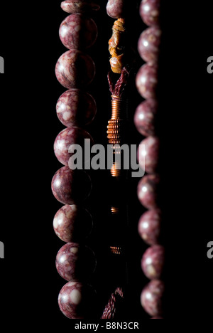 Un musulmano Tasbih dalla Giordania con talloni realizzati di ametista. Foto Stock