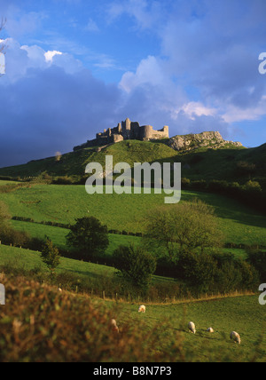 Carreg Cennen trappola castello vicino a Llandeilo Parco Nazionale di Brecon Beacons Carmarthenshire West Wales UK Foto Stock