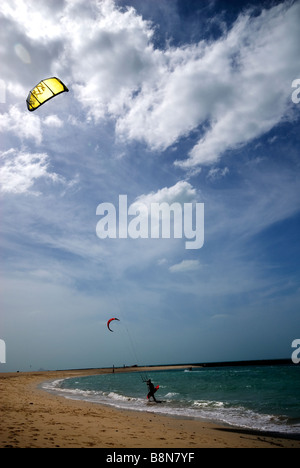 Il kitesurfing Beach, Dubai Foto Stock