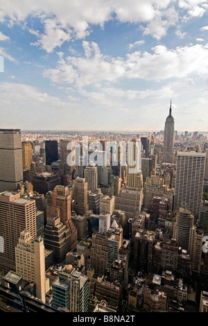 Manhattan skyline della città con il Chrysler building dalla sommità del Rock Observatory Foto Stock