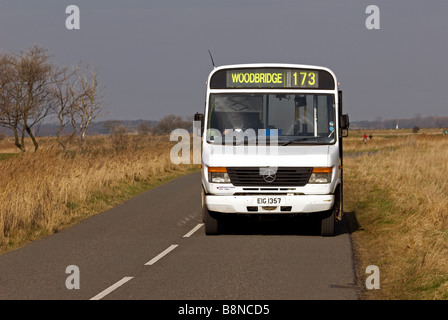 Rurale servizio bus da Felixstowe Ferry a Woodbridge, Suffolk, Regno Unito. Foto Stock