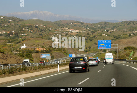 Traffico utilizzando la E 15 autostrada spagnola in Andalusia Spagna meridionale Foto Stock