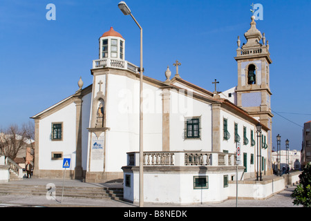 Nossa Senhora da Lapa chiesa in Povoa de Varzim, Portogallo. È il luogo dove i pescatori locali o famiglie cercano aiuto nei momenti di pericolo. Foto Stock