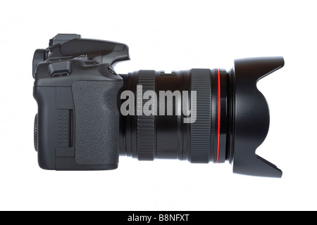 Fotocamera reflex digitale con zoom isolati su sfondo bianco Foto Stock