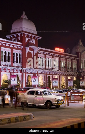 India Tamil Nadu Chennai Egmore stazione ferroviaria di notte Foto Stock