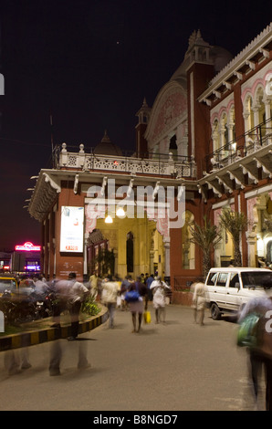 India Tamil Nadu Chennai Egmore stazione ferroviaria ingresso di notte Foto Stock