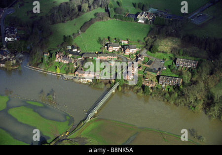 Fiume Severn nel diluvio a Arley Bewdley Worcestershire Inghilterra Regno Unito Foto Stock