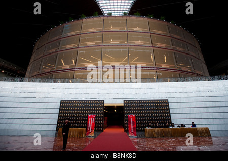 Interno della nuova spettacolare National Grand Theatre nel centro di Pechino CINA Foto Stock