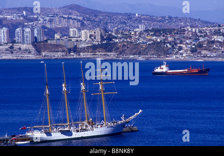 El Esmeralda nave scuola porta a Valparaíso Cile Foto Stock