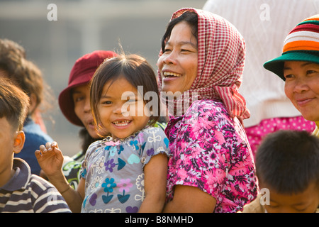 Mercato Skuom sulla strada di Angkor Wat Foto Stock