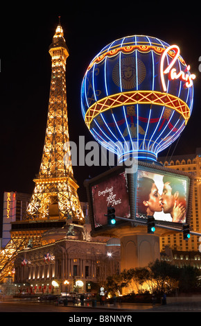 Il Paris Hotel and Casino - Torre Eiffel - Scena Notturna - Las Vegas Foto Stock