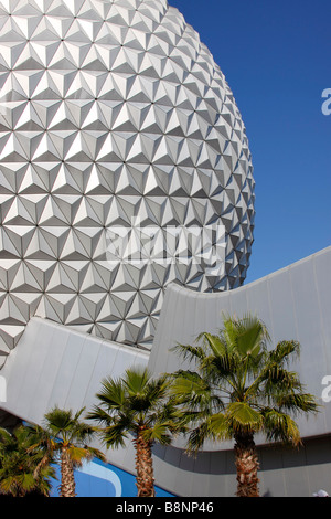 Astronave Terra, la cupola geodetica presso il Walt Disney World Epcot Center, Parco a Tema di Orlando, Florida, Stati Uniti d'America Foto Stock