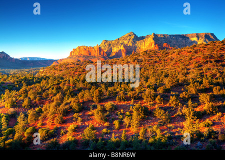 Bellissima vista della Arizona Red Rocks prima del tramonto immagine HDR Foto Stock