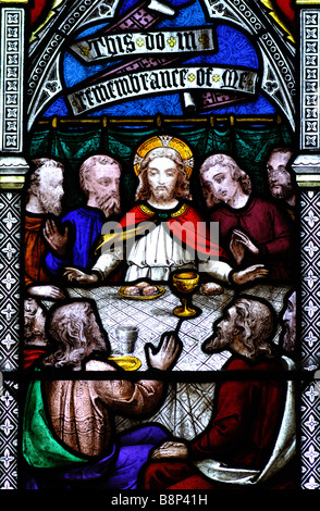 Ultima Cena in vetro colorato nella Chiesa di Tutti i Santi, Braunston, Northamptonshire, England, Regno Unito Foto Stock