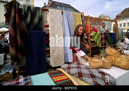 Estonia, Tallinn, città vecchia, Raekoja Plats, mercato dell'artigianato, Festival folcloristico Baltica 2007 Foto Stock