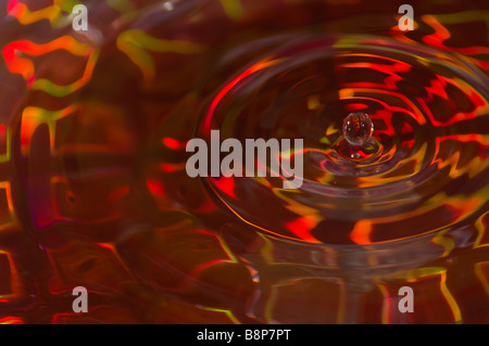 Scultura d'acqua in bilico Orb Foto Stock