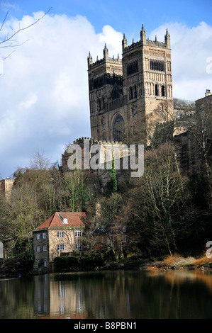 La Cattedrale di Durham architettura chiesa religeon nord dell Inghilterra uk da riverside Foto Stock