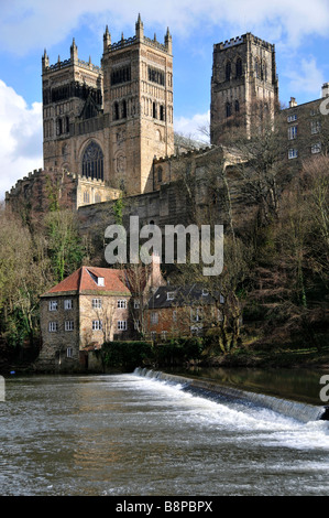 La Cattedrale di Durham architettura chiesa religeon nord dell Inghilterra uk da riverside Foto Stock