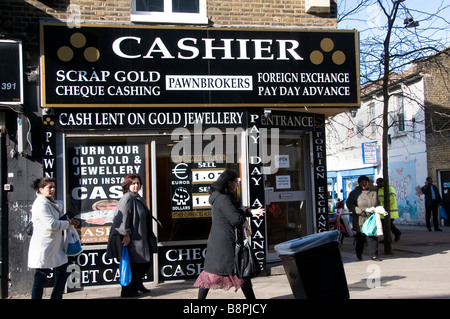 Hackney 28 febbraio 2009 Pawnshop via stretta Foto Stock