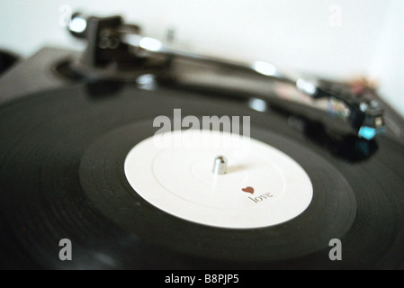 Registrazione LP giocando su record giocatore, close-up Foto Stock