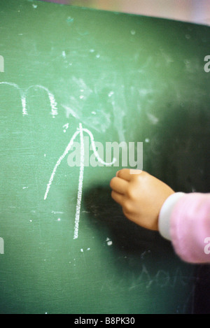 Per bambini la scrittura a mano su chalk board Foto Stock