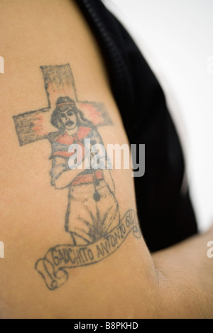 Tatuaggio di Gauchito Gil Antonio (poco Gaucho Gil) sull uomo bicipite Foto Stock