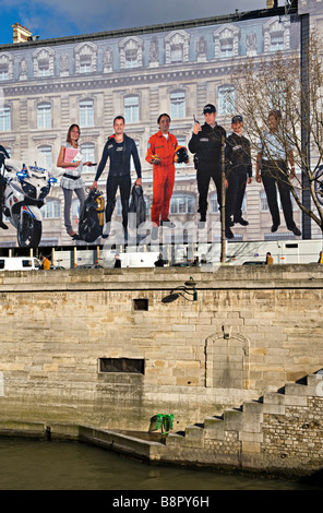 Arte di impalcatura a copertura di un edificio sul Quai du Marché Neuf, Parigi, Francia Foto Stock